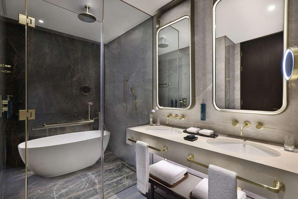 Embassy Suites By Hilton Dubai Business Bay Ruang foto