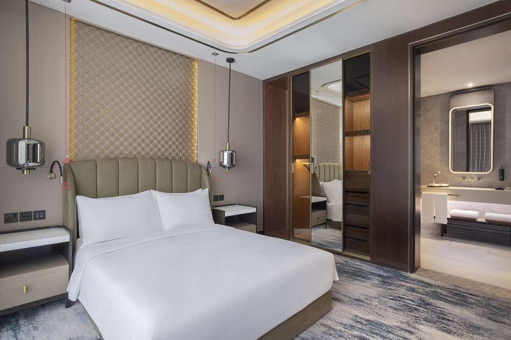 Embassy Suites By Hilton Dubai Business Bay Ruang foto